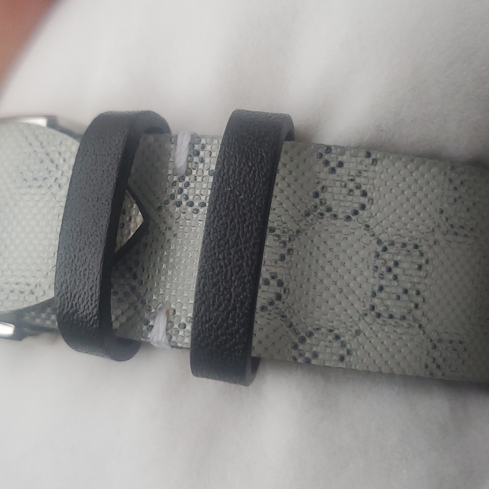Unisex Gucci watch Good condition - Picture 8 of 17